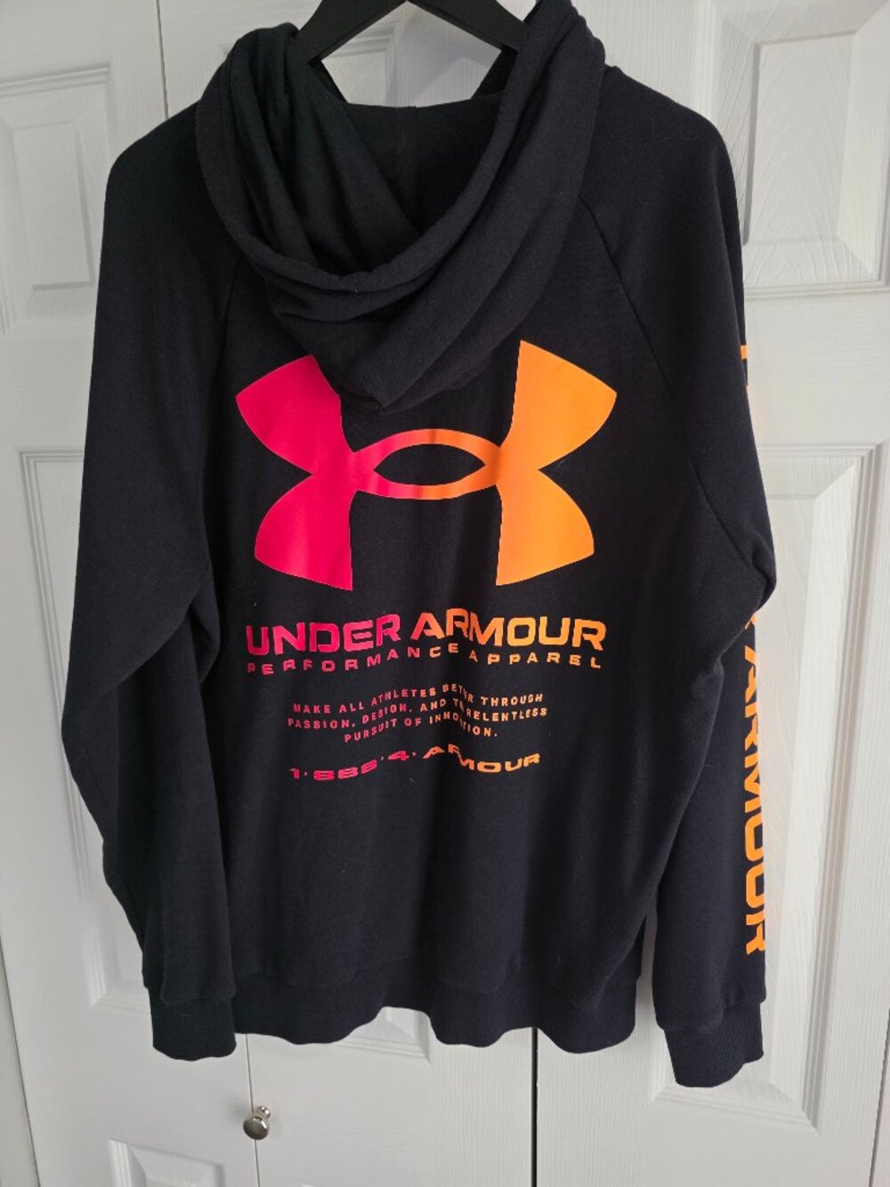 Under Armour ColdGear Men’s Large Black Graphic Hoodie Orange Red Logo